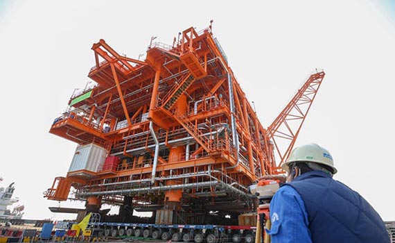 我國首個(gè)海洋油氣裝備“智能制造”項(xiàng)目組塊完工裝船
