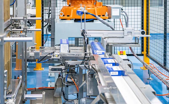 生產線滿負荷運轉，24小時人歇機器不歇