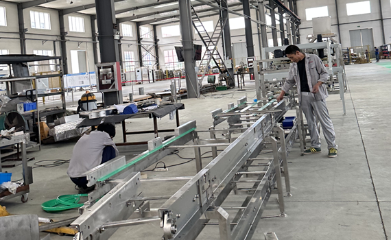 清洗與烘干一體化:全自動洗筐機(jī)在食品生產(chǎn)中的一站式解決方案