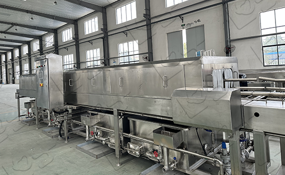 食品整廠輸送線:以連續式快速塑料筐烘干技術驅動的食品生產線