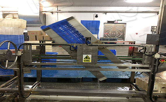 冠猴智能翻筐機：定義工業自動化周轉標準